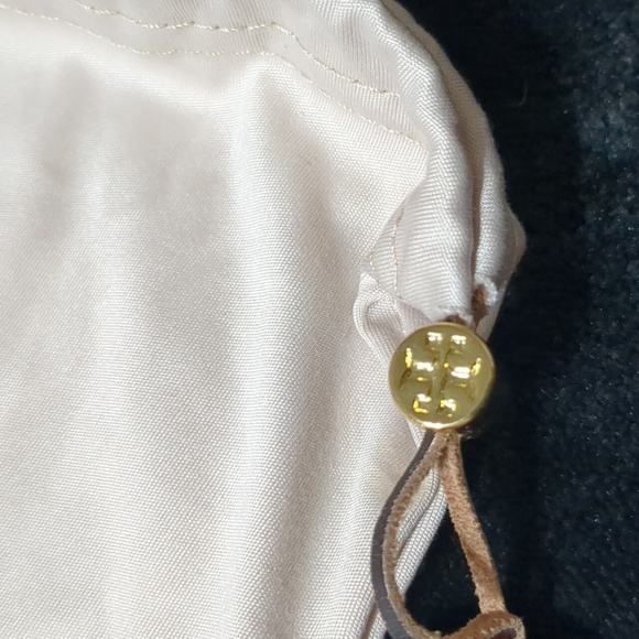 Tory Burch Sunglasses Case and dust bag - Picture 5 of 10